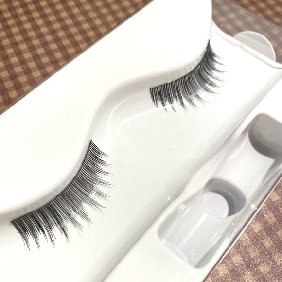 Make Up For Ever Lash Show Natural Impact Lashes - Picture 2 of 2